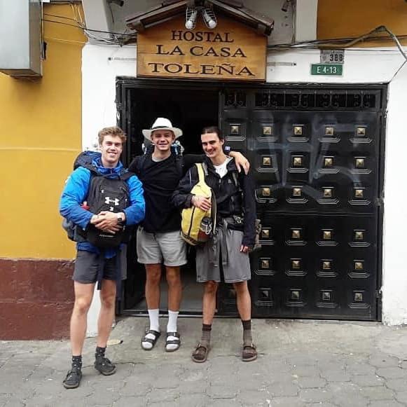 Hostal La Casa Tolena Quito - Ecuador Hotel Exterior photo